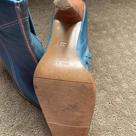Beautiful blue leather ankle booties - Picture 4 of 11